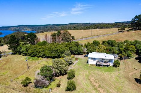 Photo of property in 2850 South Head Road, South Head, Helensville, 0874