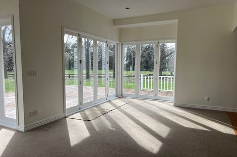 Photo of property in 62 Boord Crescent, Kumeu, 0891