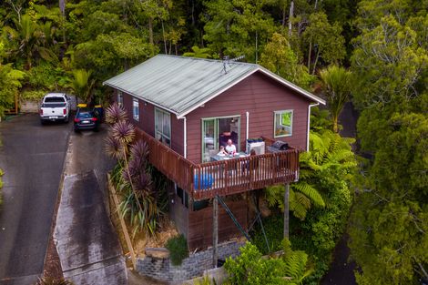 Photo of property in 85 Laingholm Drive, Laingholm, Auckland, 0604