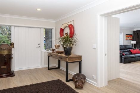 Photo of property in 172 Mellons Bay Road, Mellons Bay, Auckland, 2014