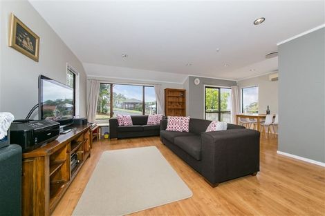 Photo of property in 4 Amery Place, West Harbour, Auckland, 0618