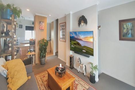 Photo of property in 4/49 Henderson Valley Road, Henderson, Auckland, 0612