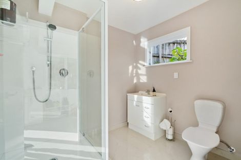 Photo of property in 20 Ocean View Road, Hatfields Beach, Orewa, 0931