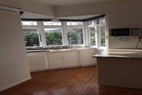 Photo of property in 27 Horotutu Road, Greenlane, Auckland, 1061