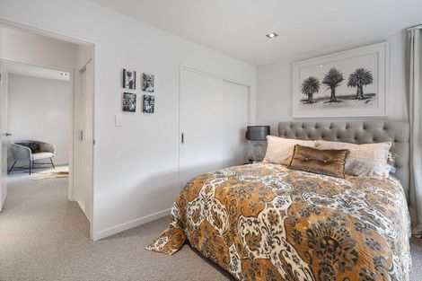 Photo of property in 42 Ruapehu Drive, Fitzherbert, Palmerston North, 4410