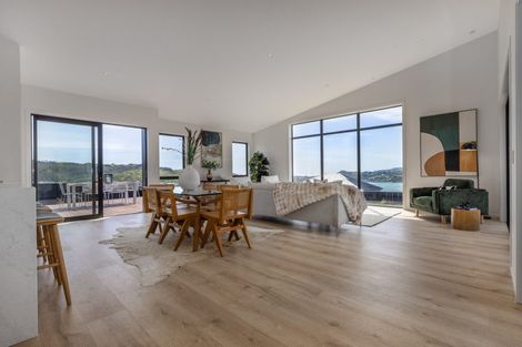 Photo of property in 6 Okupe Grove, Aotea, Porirua, 5024