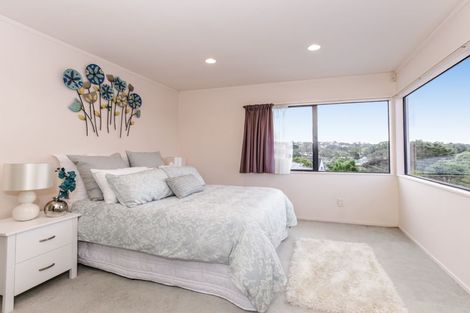 Photo of property in 17 Avonleigh Road, Green Bay, Auckland, 0604