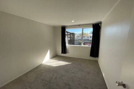 Photo of property in 2 Sabot Place, Massey, Auckland, 0614
