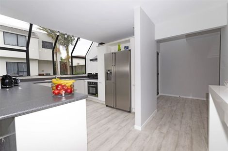 Photo of property in 4/61 Sunrise Avenue, Murrays Bay, Auckland, 0630