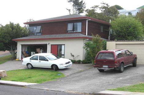 Photo of property in 2/1 Reynolds Place, Torbay, Auckland, 0630