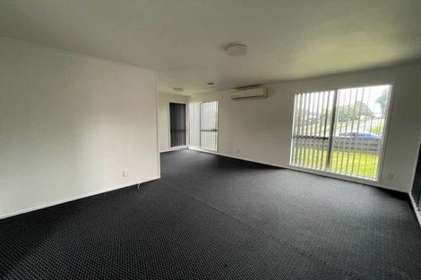 Photo of property in 24 Becker Drive, Weymouth, Auckland, 2103