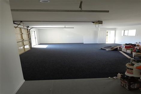 Photo of property in 14 Hagen Close, Golflands, Auckland, 2013