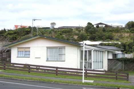 Photo of property in 41 Cumberland Street, Merrilands, New Plymouth, 4312