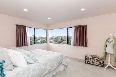 Photo of property in 17 Avonleigh Road, Green Bay, Auckland, 0604