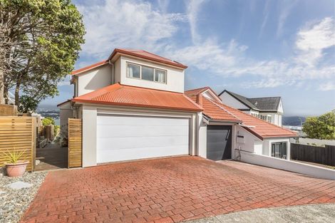 Photo of property in 5 Countess Close, Maupuia, Wellington, 6022