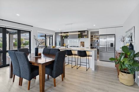 Photo of property in 2 Olive Close, Omokoroa, 3114