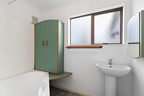 Photo of property in 64 Rhodes Drive, Kelvin Grove, Palmerston North, 4414