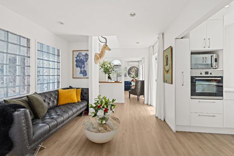 Photo of property in 1/35 Newhaven Terrace, Mairangi Bay, Auckland, 0630