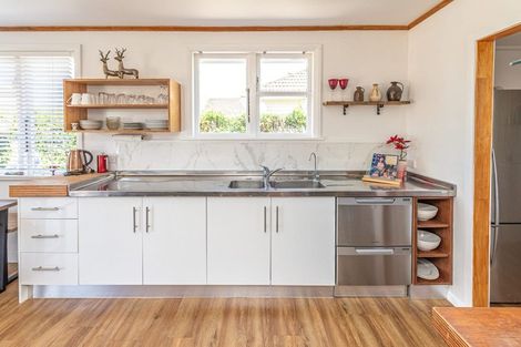 Photo of property in 10 Hadfield Crescent, College Estate, Whanganui, 4500