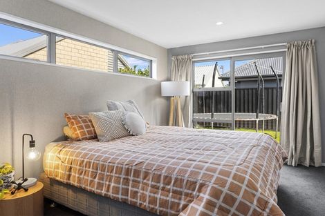 Photo of property in 17 Westhaven Grove, Takaro, Palmerston North, 4412