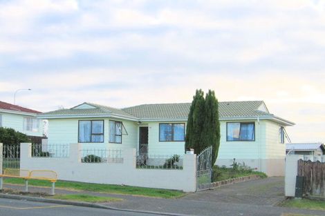 Photo of property in 43 Dissmeyer Drive, Clover Park, Auckland, 2019