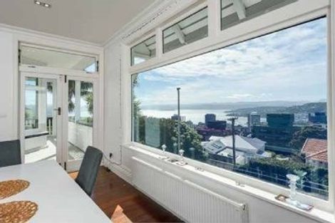 Photo of property in 8a Central Terrace, Kelburn, Wellington, 6012
