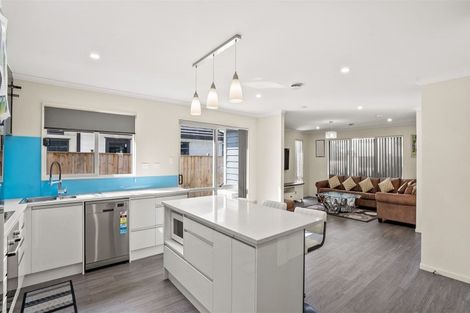 Photo of property in 18 Sapwood Crescent, Takanini, 2110