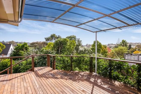 Photo of property in 17 Avonleigh Road, Green Bay, Auckland, 0604