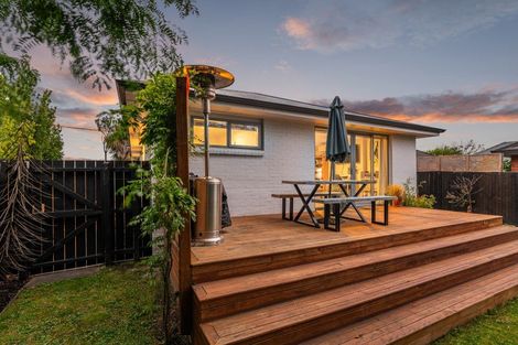 Photo of property in 1/55 Mcfaddens Road, St Albans, Christchurch, 8052