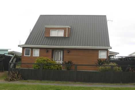 Photo of property in 6 Taonui Street, Waitarere Beach, Levin, 5510