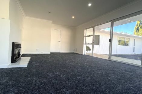 Photo of property in 15 Glenroy Place, Green Bay, Auckland, 0604