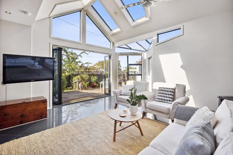 Photo of property in 85 Hargest Crescent, Saint Clair, Dunedin, 9012