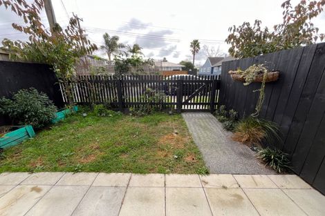 Photo of property in 1/2 Stokes Avenue, Te Atatu Peninsula, Auckland, 0610