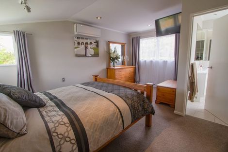 Photo of property in 1/296 Wairau Road, Glenfield, Auckland, 0629