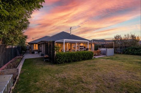Photo of property in 16 Flaxgrove Place, Parklands, Christchurch, 8083