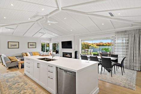 Photo of property in 32 Wallis Street, Raglan, 3225