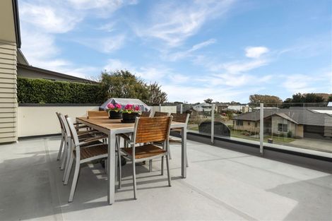 Photo of property in 40 Pentonville Close, Westmorland, Christchurch, 8025