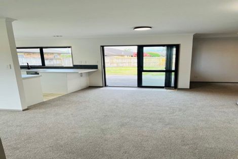 Photo of property in 25 Grabella Place, Papamoa Beach, Papamoa, 3118