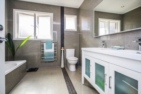 Photo of property in 12 Maui Street, New Lynn, Auckland, 0600