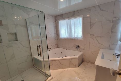 Photo of property in 60 Lewisham Street, Highland Park, Auckland, 2010