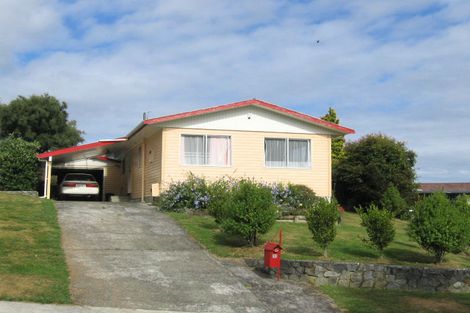 Photo of property in 30 Vista Crescent, Maoribank, Upper Hutt, 5018