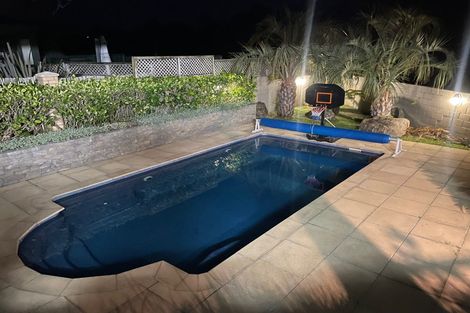 Photo of property in 8 Francis Curtis Avenue, Blockhouse Bay, Auckland, 0600