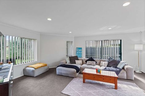 Photo of property in 11 O'sullivan Place, Waiuku, 2123