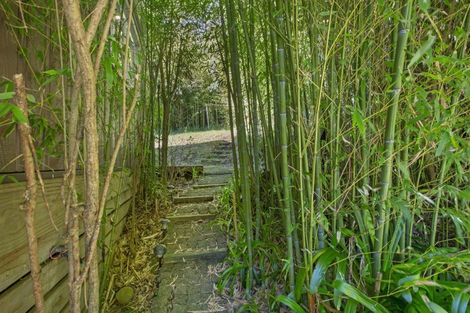 Photo of property in 1 Cross Street, Raglan, 3225