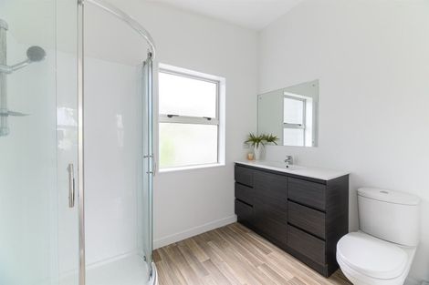 Photo of property in 28b Tamahere Drive, Glenfield, Auckland, 0629