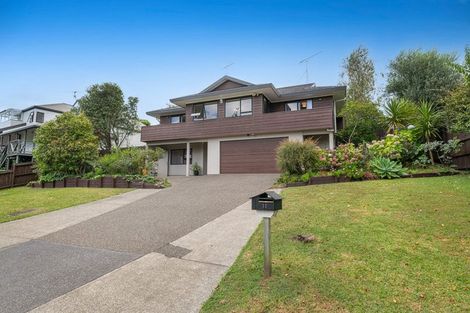 Photo of property in 32 Unsworth Drive, Unsworth Heights, Auckland, 0632