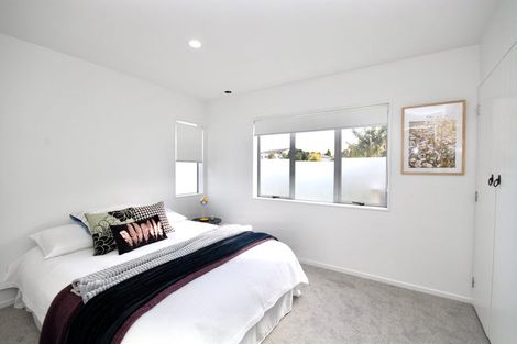 Photo of property in 21 Kia Ora Road, Beach Haven, Auckland, 0626