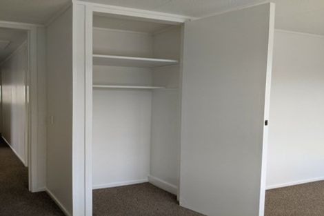 Photo of property in 60 Lavelle Road, Henderson, Auckland, 0612