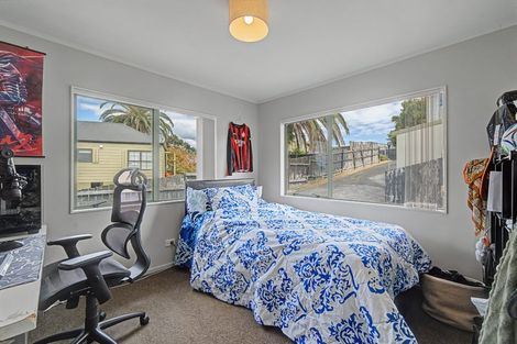 Photo of property in 2/24 Mcquarrie Avenue, Wattle Downs, Auckland, 2103