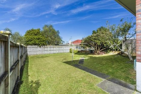 Photo of property in 1/15 Roberts Avenue, Bayswater, Auckland, 0622